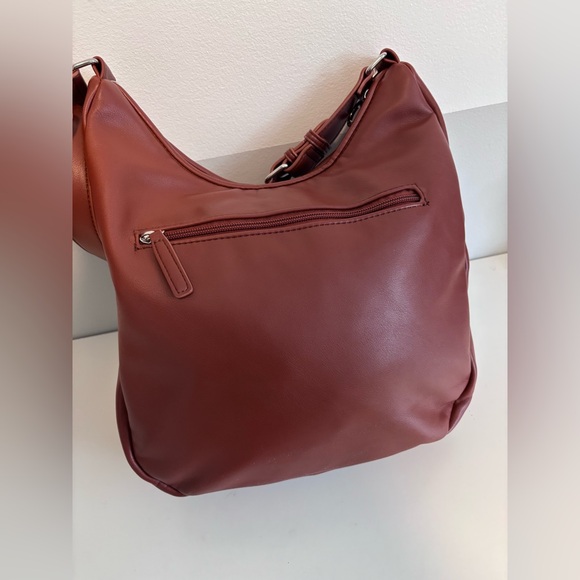 Bugatti Elegant Brown Leather Shoulder Bag - Picture 8 of 9